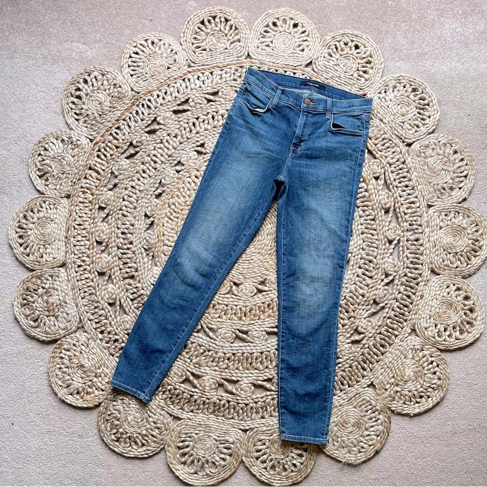 J BRAND Denim Capri in Scout Blue, 28